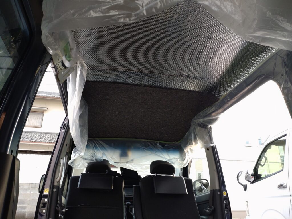 天井断熱防音施工 岡山のキャンピングカー修理 リノベーション施工 新車中古車販売店 ライフウォーク